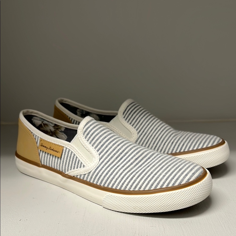 EUC Tommy Bahama Women’s Striped Slip-On Shoes - Denim/Gray and Tan Size 7.5